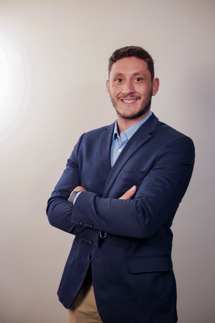 Dr. Denis Saraiva