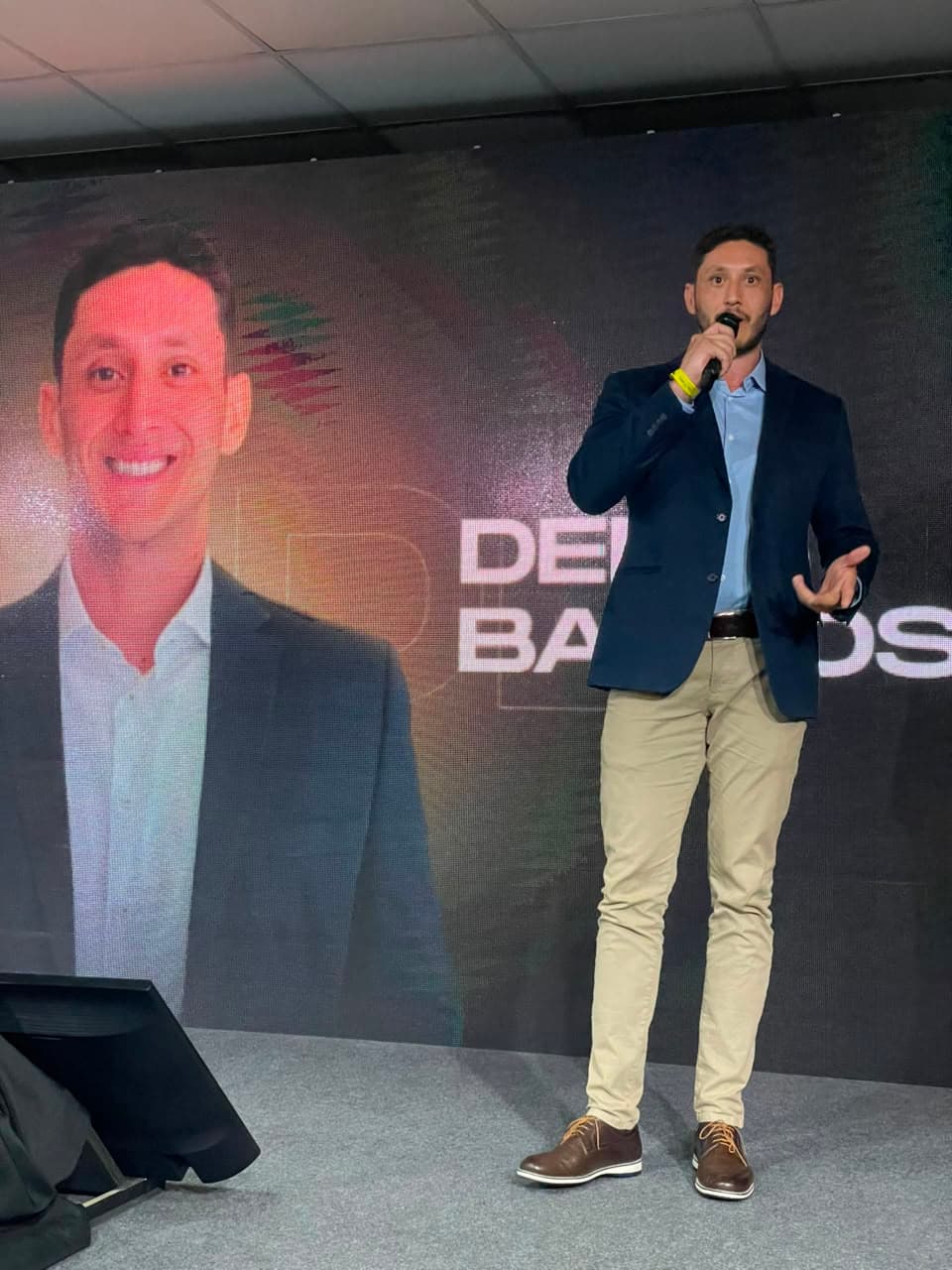 Dr. Denis Saraiva palestrando